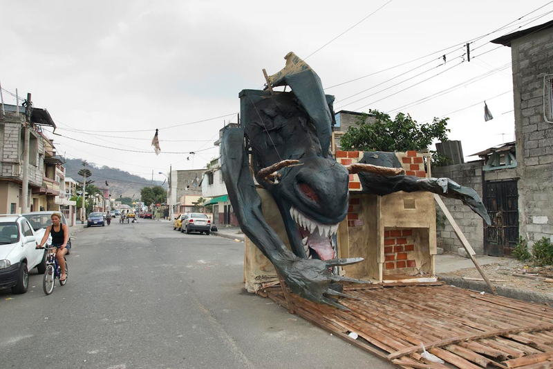 Illustration for article titled In Ecuador, insane giant sculptures of The Hulk and Hellboy invade on New Year's Eve